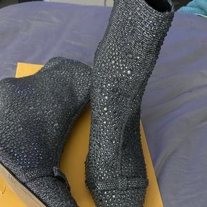 Never worn before women bootie